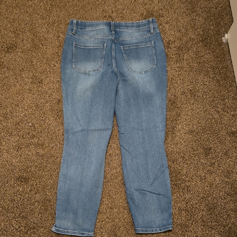 Like New Maurices Everflex Crop Denim - Picture 6 of 8